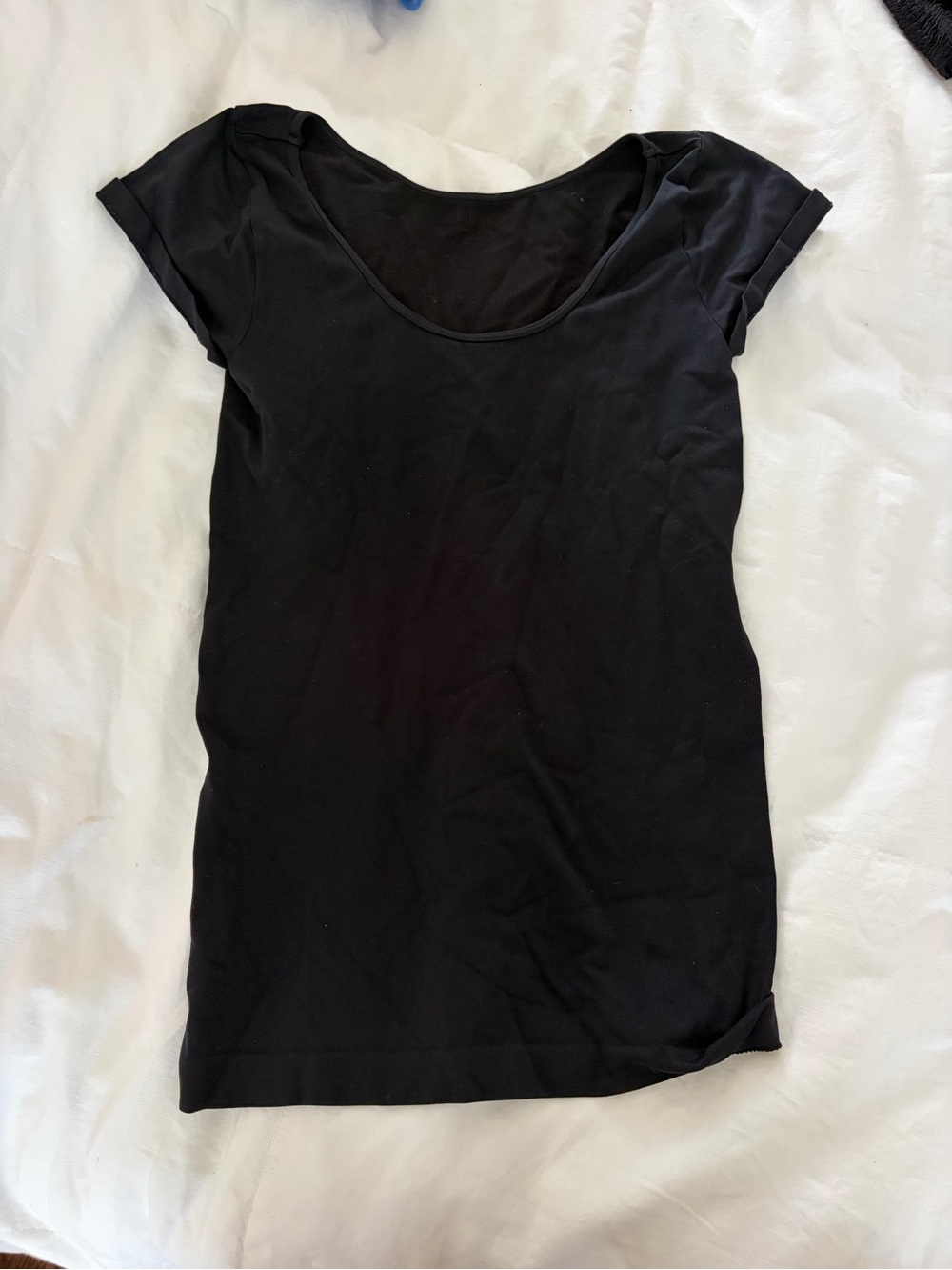 NIKIBIKI Women’s Black Fitted Short Sleeve Scoop Neck Top Size Small